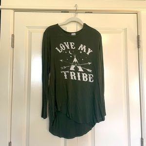 Army green graphic long sleeve T with tulip edge hem